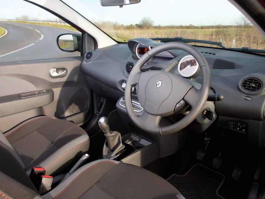  Renault Twingo 2012 года  (UK) (фото 9 из 13)